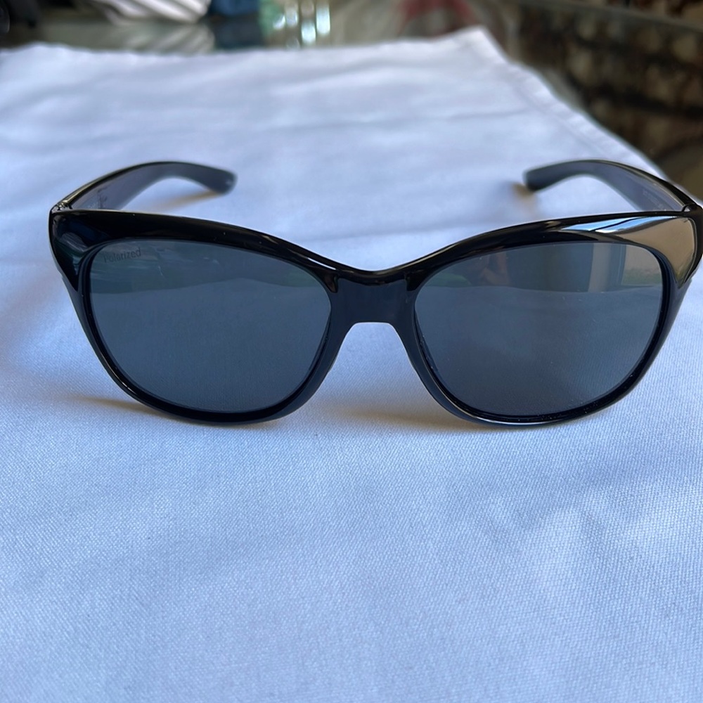 SMITH ERA POLARIZED 54 130 black frames, gray lens sporty but feminine so chic